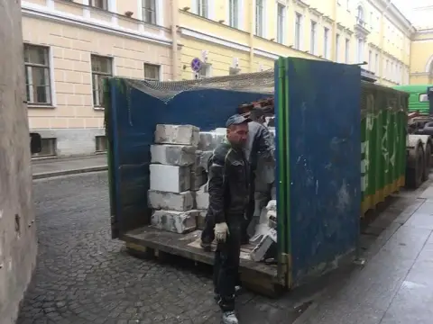 Горелово вывоз мусора. Вывоз мусора самосвал пухто