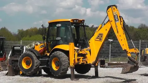 Коммунар экскаватор погрузчик в аренду. jcb 4cx