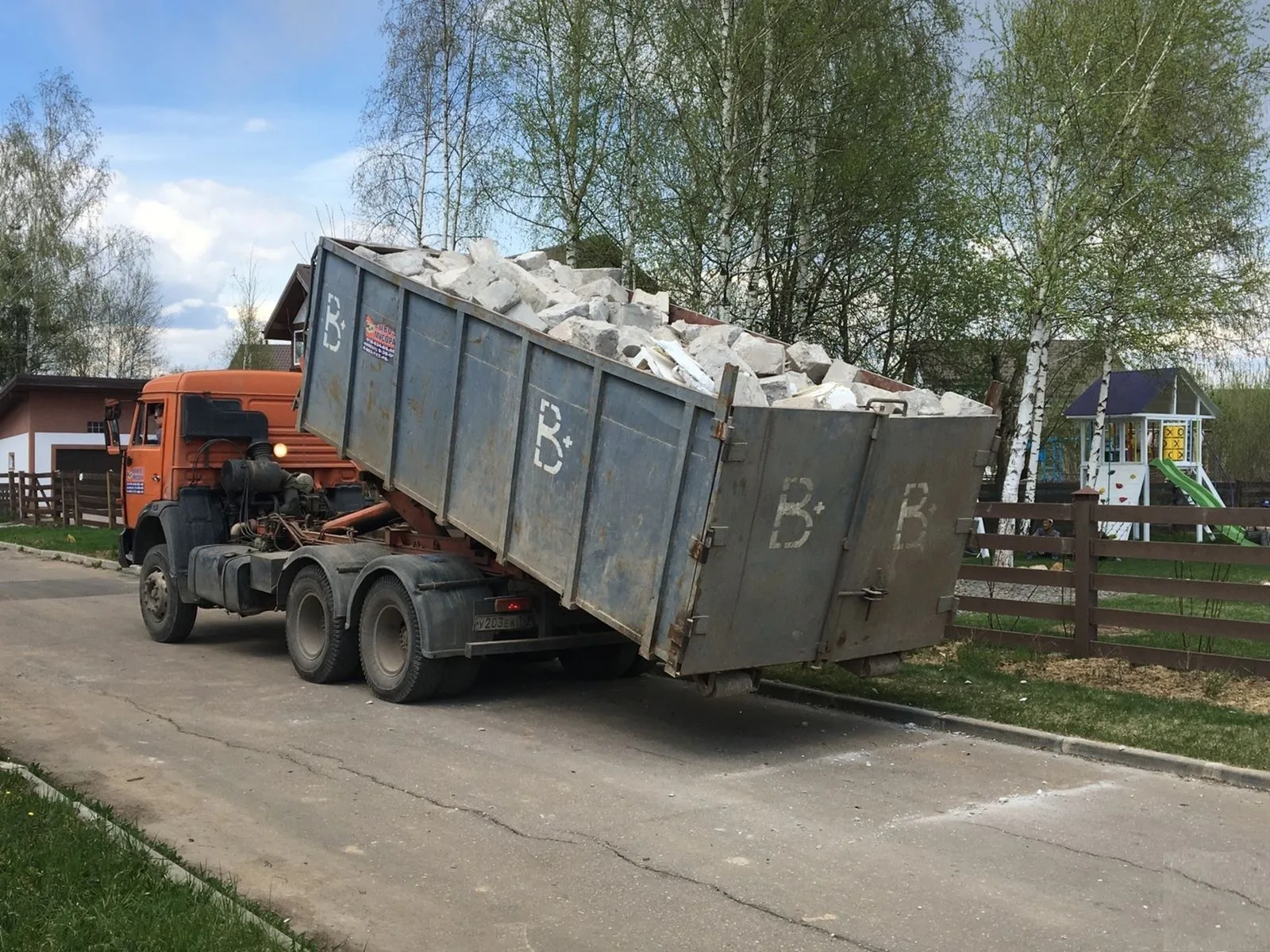 Тосно вывоз мусора самосвал и пухто