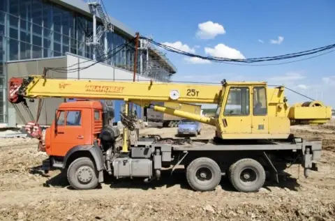 Кран 25т 21м в Красном Селе