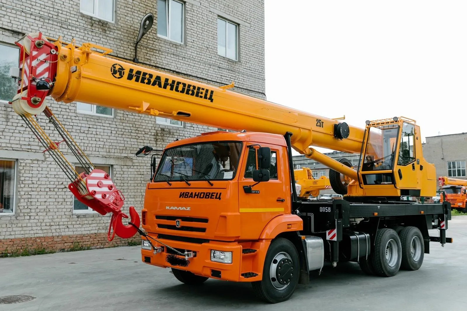 Левашово заказать автокран в аренду без выходных